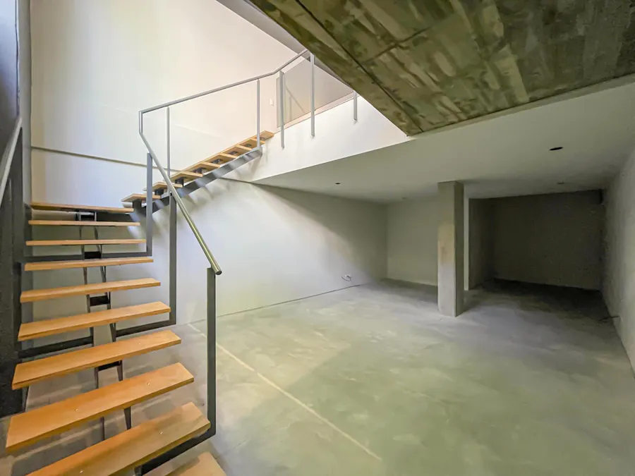 Oficina en planta baja en 2 nivels con baño y cocina, opcional cochera - Imagen 1 de 8