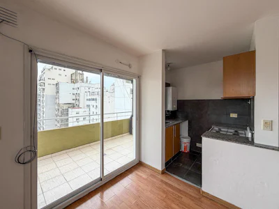 Departamento de 1 dormitorio al frente en zona río con balcón aterrazado - Imagen 3