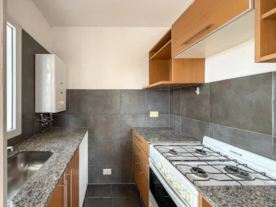 Departamento de 1 dormitorio al frente en zona río con balcón aterrazado - Imagen 4