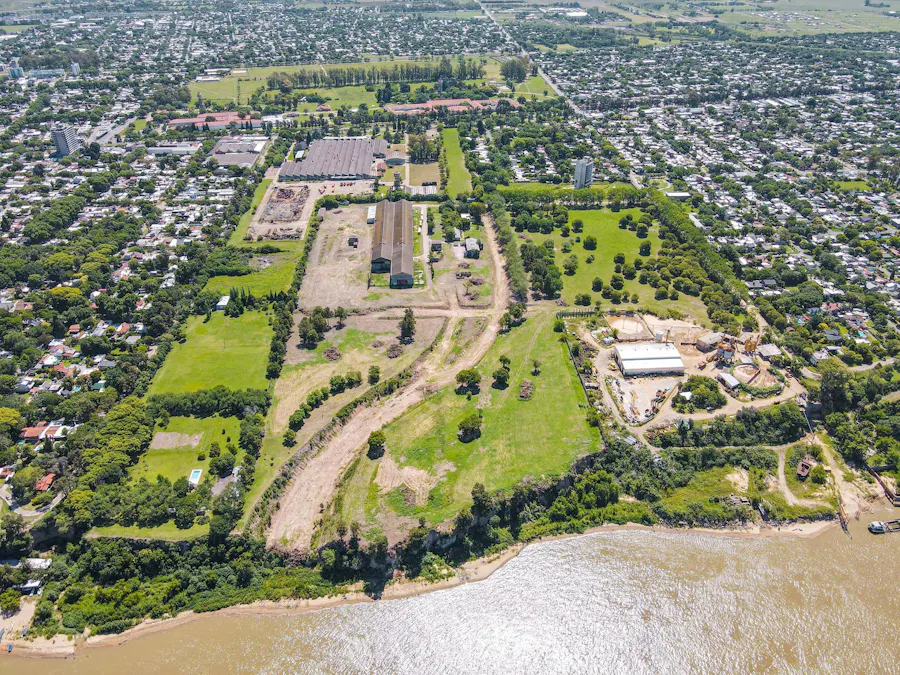 Fracción de tierra frente al río Parana con gran potencial inmobiliario en Baigorria - Imagen 1 de 10