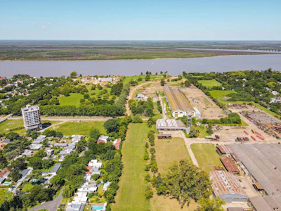 Fracción de tierra frente al río Parana con gran potencial inmobiliario en Baigorria - Imagen 4